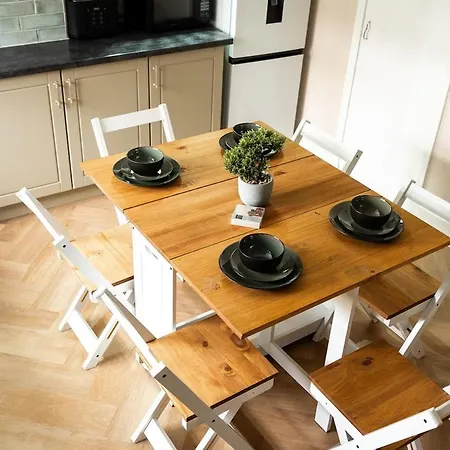 Spacious 3 Bed In With Free Parking