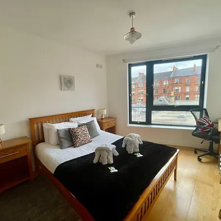 Perfect Location In Heart Of West End - Pass The Keys גלאזגו