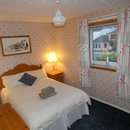 Spacious 3 Bed House Near Sec Semesterbostad *