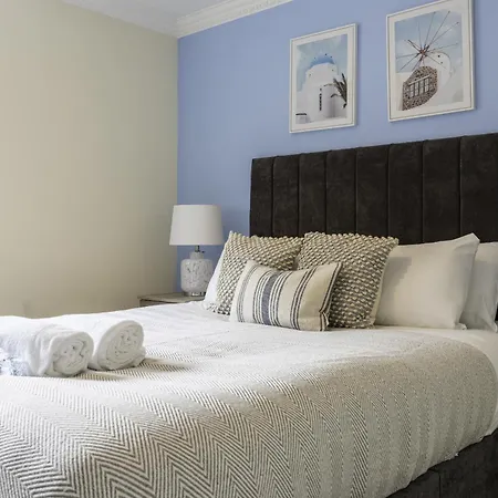 2 Bdr By Caledonia Luxe Short Lets & Serviced Glasgow