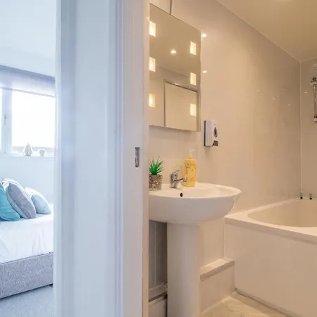 Apartment Spacious 2-bed Free Parking & Stadiums Glasgow