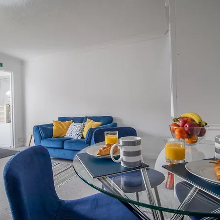 Spacious 2-bed Free Parking & Stadiums Apartment Glasgow