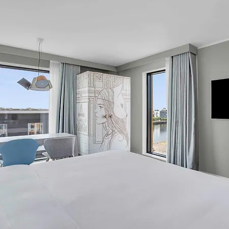 Radisson Red Hotel, 4* Glasgow