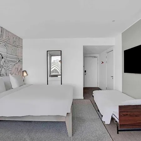 Radisson Red Hotel, Hotel 4*