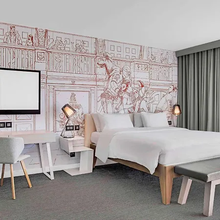 Radisson Red Hotel, 4*