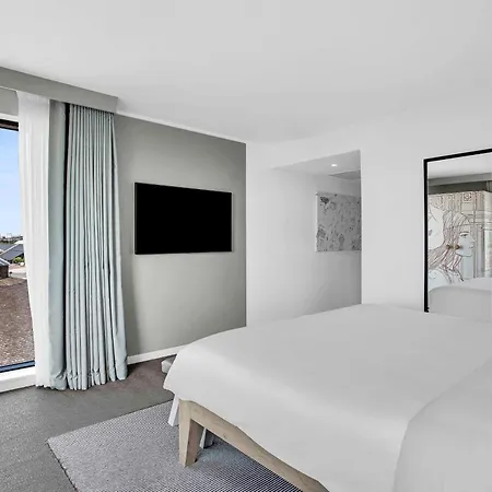 Radisson Red Hotel, Hotel 4*