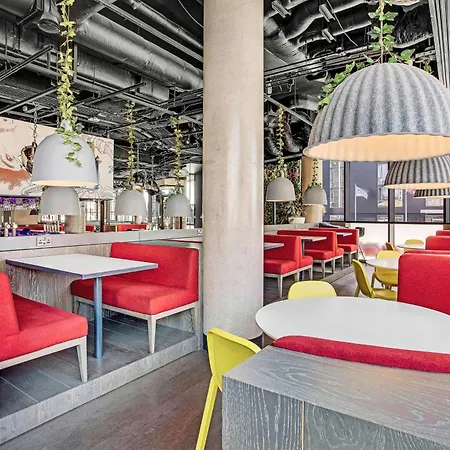 Hotel Radisson Red Hotel, 4*