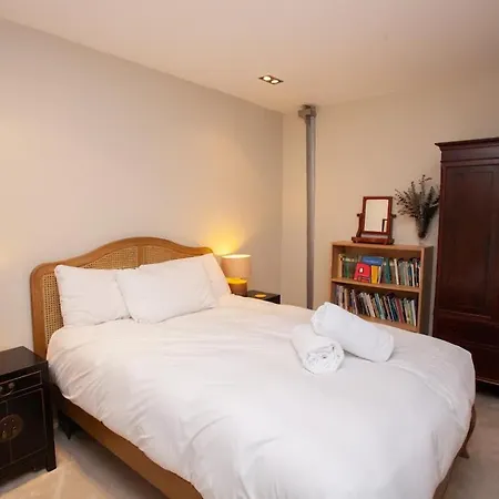 Unique House In Park District 別荘 グラスゴー