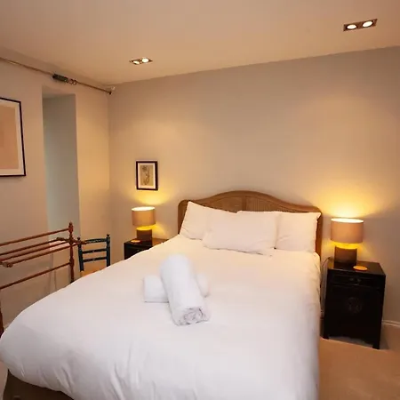 Unique House In Park District グラスゴー