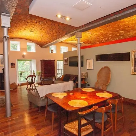 Unique House In Park District グラスゴー