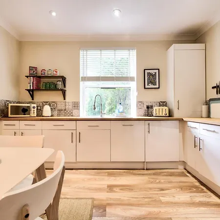 West End Homes Διαμέρισμα *