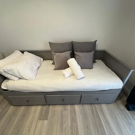 Modern Flat In Free Parking & Wifi شقة