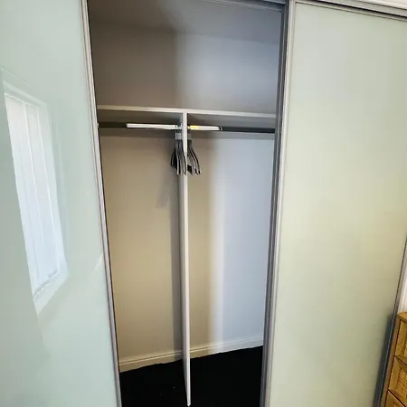 Modern Flat In Free Parking & Wifi شقة غلاسغو