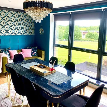 Private Bedroom & Bathroom With Amazing View In Quirky Townhouse