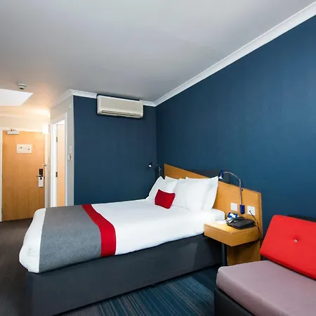 Holiday Express - - City Ctr Riverside By Ihg Hotel 3*