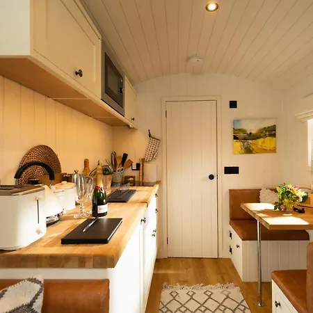 The Wagon At Finglen With Gorgeous Outdoor Bath Γλασκώβη