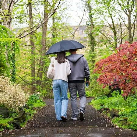 Hamilton - Private Main Door 1br Glasgow