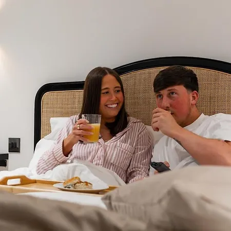 Stylish And Luxe 1 Bed - Prime West End Apartament