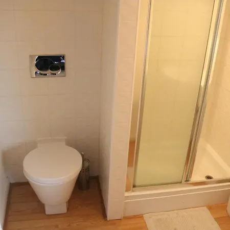 Modern One Bed Lägenhet *