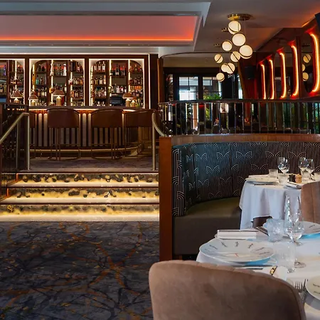 Crossbasket Castle & Restaurant 5* High Blantyre