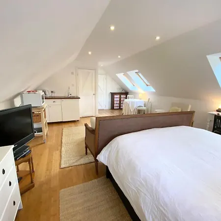 公寓 Converted Historical Stone Coach House *