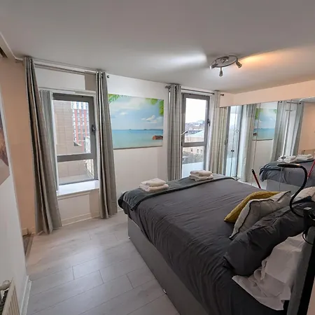 Apartment Centre Waterfront *