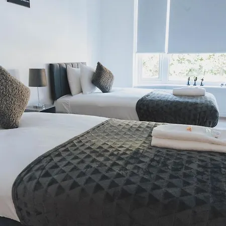 Stylish 3br By Hampden No 161 With Free Parking *