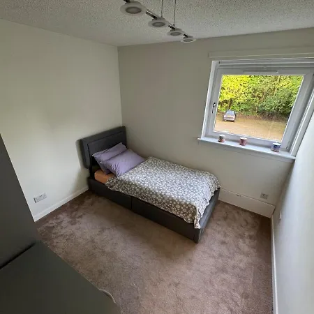 Cosy Two Bedroom Flat *