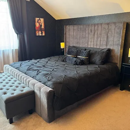 Accommodatie bij particulieren Finn Village Loch Lomond - The Black With Private Jacuzzi-style Bath Drymen