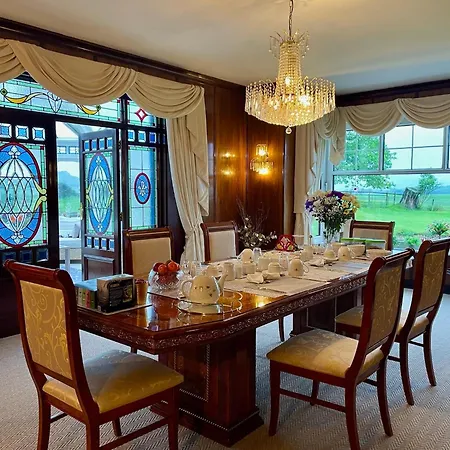 Finn Village - Loch Lomond - The Jungle With A Private Hot Tub Drymen