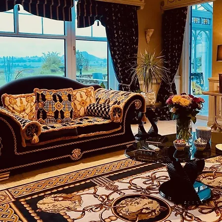 Finn Village - Loch Lomond - The Jungle With A Private Hot Tub