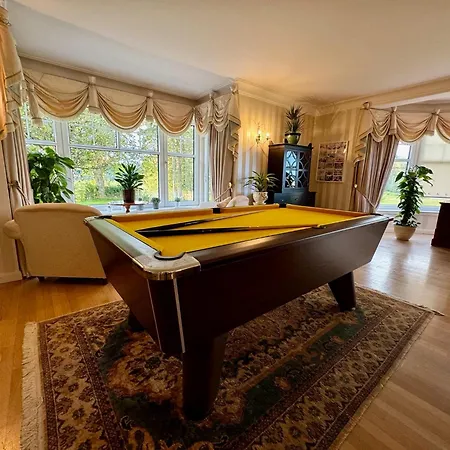 Penzion Finn Village - Loch Lomond - The Jungle With A Private Hot Tub 3*