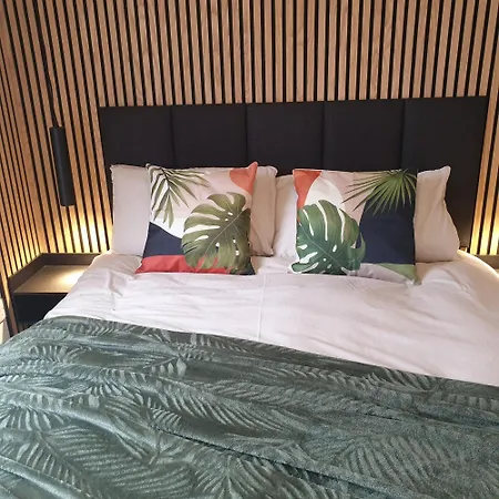 アパート Entire Spacious 3-bed Family Home, Centre, Free Parking, Garden