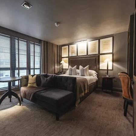 Dakota Hotel