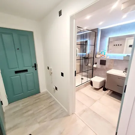 Modern - Free Parking *