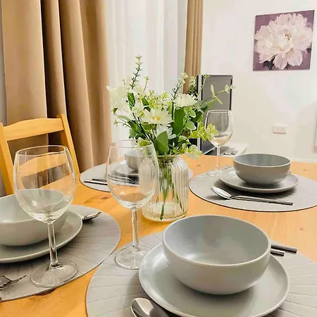 Apartment Lovely 1-bedroom In Near Subway Glasgow