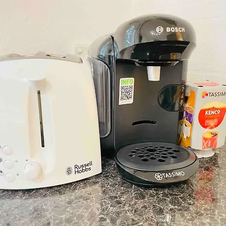 Lovely 1-bedroom In Near Subway Apartamento