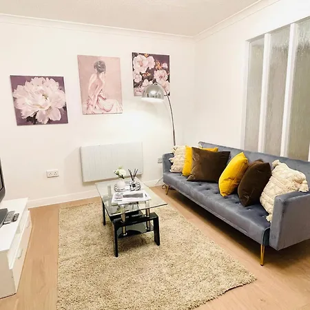 Lovely 1-bedroom In Near Subway 公寓 *