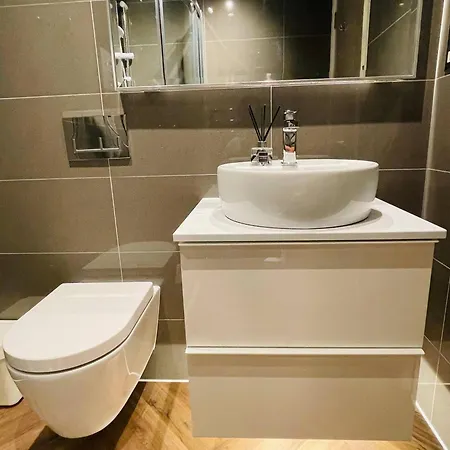 Lovely 1-bedroom In Near Subway 格拉斯哥