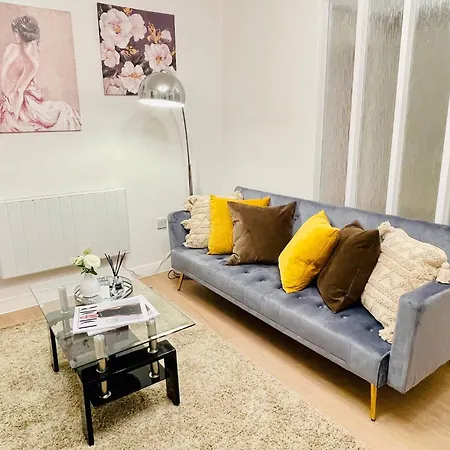 Lovely 1-bedroom In Near Subway * 格拉斯哥