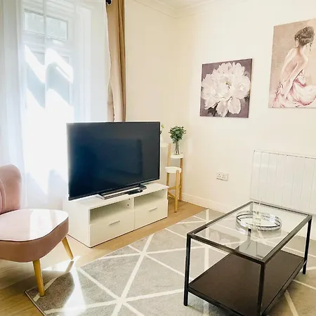 Apartment Lovely 1-bedroom In Near Subway