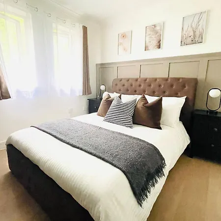 Apartment Lovely 1-bedroom In Near Subway Glasgow