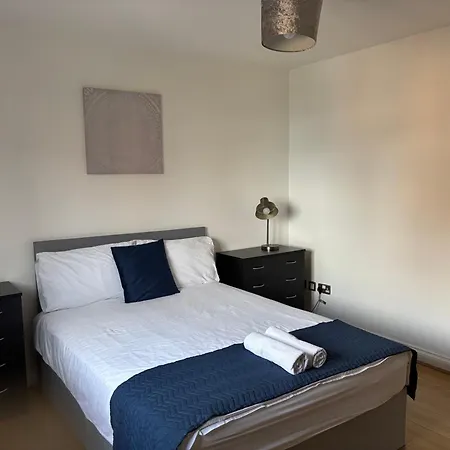 The Ovo Hydro Penthouse With Free Parking Апартаменты *