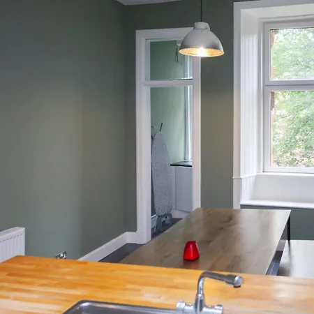 Modern, Light-filled And Sleek West End Glasgow