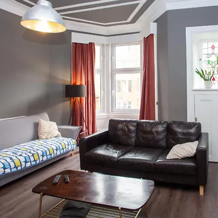 Modern, Light-filled And Sleek West End Apartament