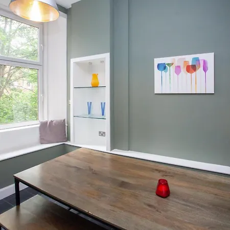 Apartament Modern, Light-filled And Sleek West End