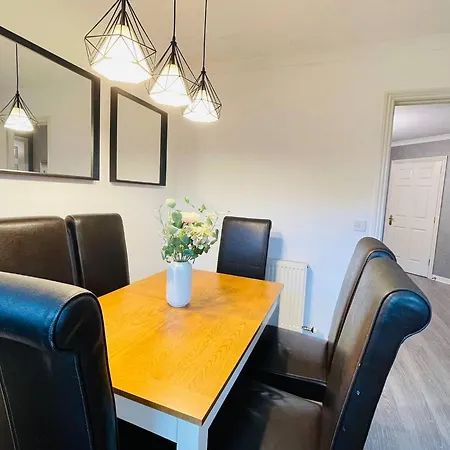 Elegant 3br House In