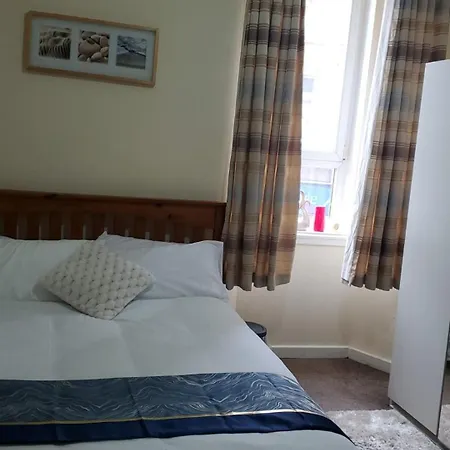 Cosy And Bright 3-bedroom Flat * Glasgow