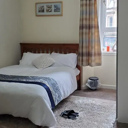 Cosy And Bright 3-bedroom Flat *