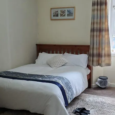 Cosy And Bright 3-bedroom Flat Glasgow